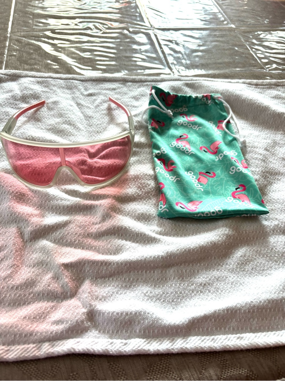 NWOT goodr Pink Polarized Sport Sunglasses and Flamingo Pouch Adult Size - Picture 2 of 13